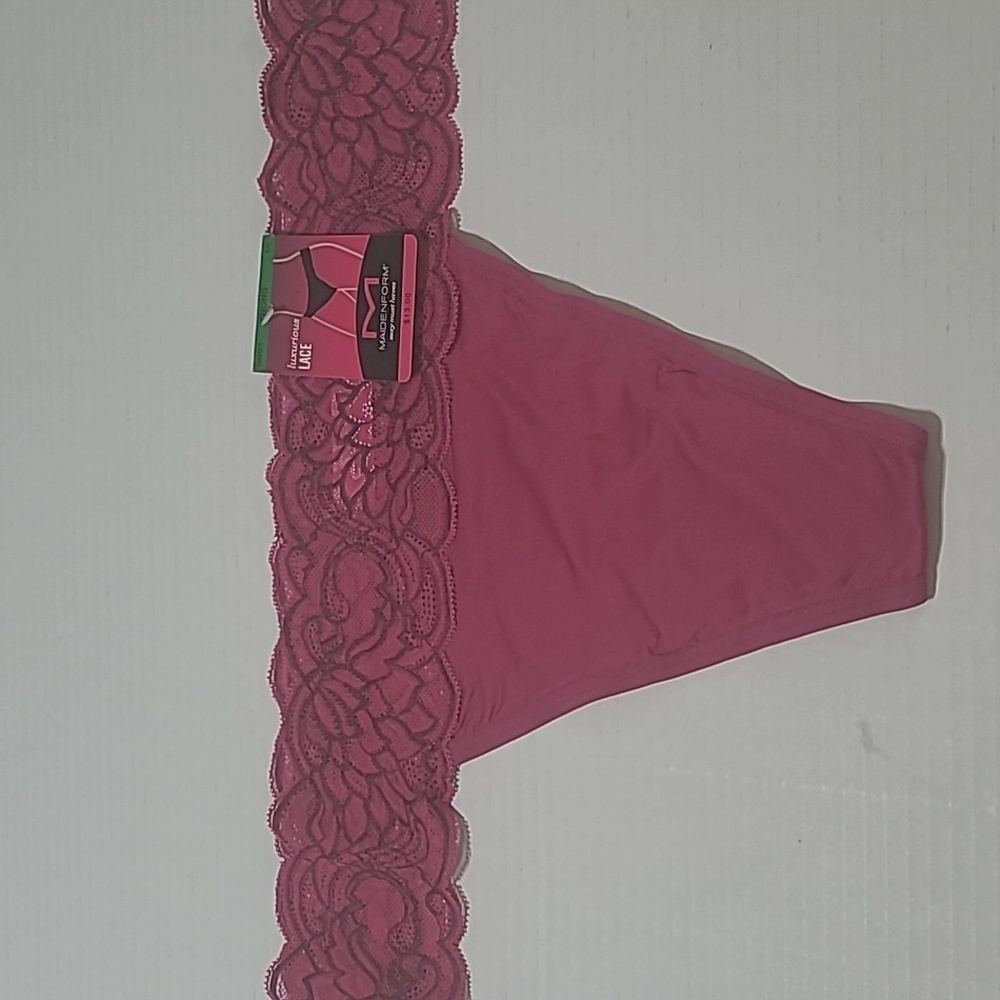 Maidenform luxurious lace thong